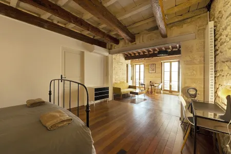 Charming apartment in the historic center of Uzès with air condition and parking