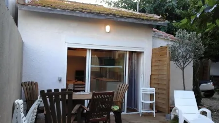 Studio with mezzanine near the port, with garden