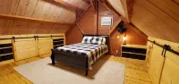 "Rustic Retreat" Timber Frame near Sam Houston Jones State Park & Casinos