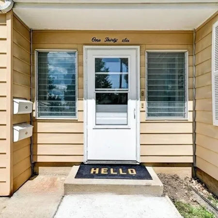 Clean and Spacioius Flat in Great Location Near Epic and Downtown Verona!