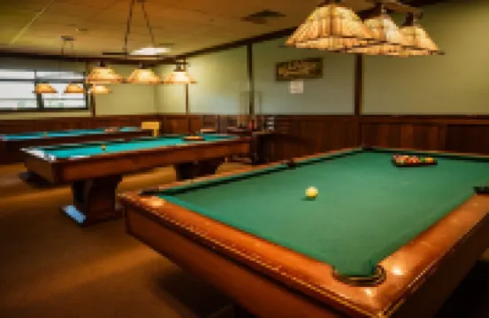 Poconos Retreat: Hot Tub, Game Room, Lakes, BBQ, Fire Pit & Family Fun