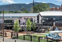 Dream LOCATION - GORGEOUS Adobe - Walk to Everything - Fireplace - King + Queen