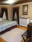 LeGros Chateau - Best Downtown Dells Vacation Rental! Game Room!