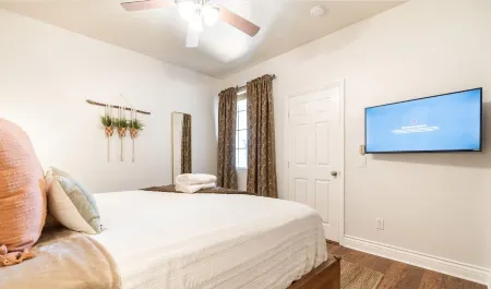 Entire Casita and Cal king bed, sofa bed and kitchen just minutes from Temecula.