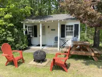 Huckleberry Cottage at Cozy Nook
