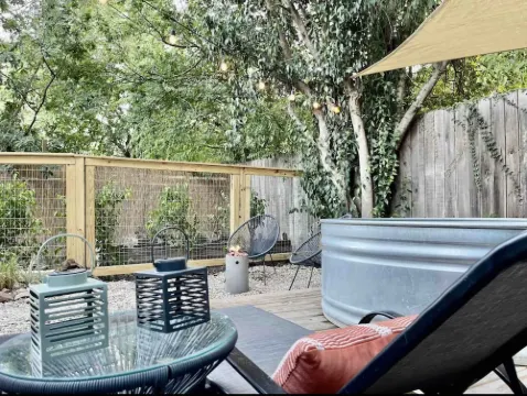 TheStudio@MonticelloPark-CowboyPool+Hottub+KingBed