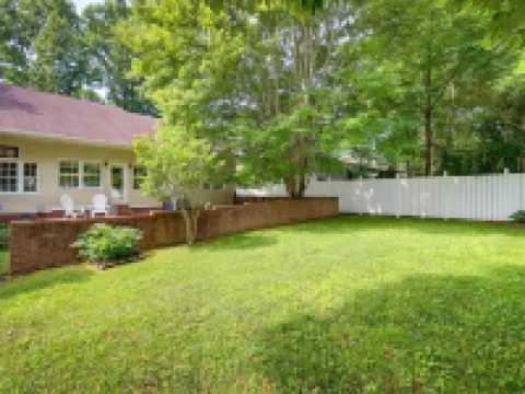 Modern Home in the Heart of Murphy, Hi-Tech Massage Chair, Jetted Tub, KING Bd! Hotels in Murphy