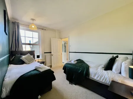 Stylish semi detached 3 bed home with garden