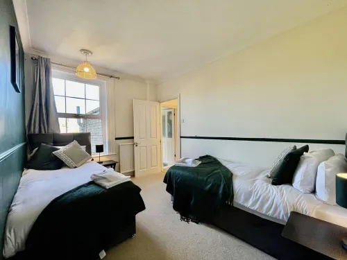 Stylish semi detached 3 bed home with garden