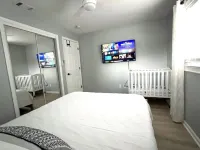 Tropical Backyard Heated Pool House Close to Beach