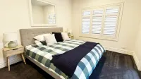 Country Escape: Luxe Family Haven with Sports Court, Games& Entertainment Galore