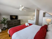 Private Deck & New Park! Summer Fun in Royal Oak