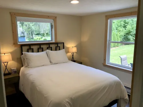 Duck Lake Peninsula Cottage Interlochen