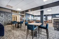 King Bed -Chic Mountain Studio, Ski-In-Ski-Out and Steps From Historic Main St.