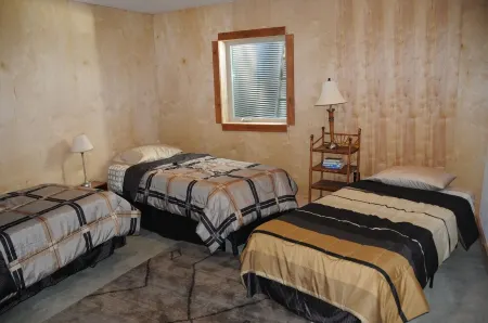 Antler Hill Lodge- Newly Built!