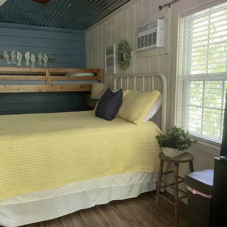 Mama Bears Cozy Creekside Cabin at Up The Creek