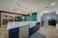 Downtown Paradise🏝 Heated Pool-SpaLOCATION🌇🌄