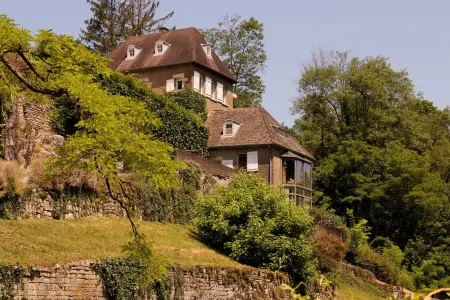 Le clos Charmarin, between city center and countryside Отели в г. Монфокон