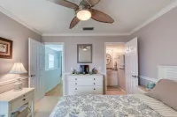 Pelicans Pointe Hotels near Town Square Nature Park