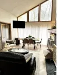 Modern Poconos House, 3br 2ba, HOT TUB, Private