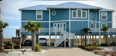 Beach front private home - The Best Kept Secret in Florida's Most Relaxing Place Отели рядом с достопримечательностью «Наварр Бич Си Тертл Консервейшен Сентер»