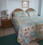 One Block to Beach, Sleeps 23 People, No Steps to Enter, Waterfront Decks Hotels in South Bethany