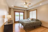 Luxury Lakefront Home on Lake James - 4 tähden