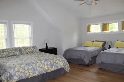 Family friendly home - Just a short walk to the beach!