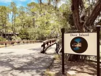 Stunning Sea Pines Treetop Oasis Deck & Grill with short walk to Harbourtown