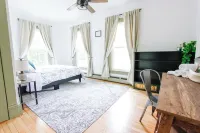 Expansive Victorian close to Saratoga Springs and Lake George