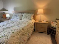 A full 2-bedroom apt with free WiFi, AC in Oshkosh- a short distance to EAA! Reetz Softball Complex附近的飯店