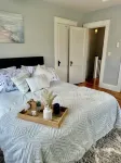 Recently totally renovated duplex located 5 minutes from Downtown Bristol.