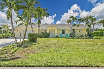 Casa Bonita, "Sun & Fun"-On Canal with Pool Hotels near Gulfcoast Coin & Jewelry