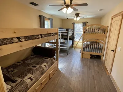 GA Team House Cabin Sleeps many Blairsville Union County, GA