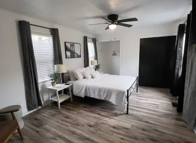 Charming home next to hospital 암트랙 샌더스키역 주변 호텔