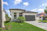 Villa Del Mare Beach 4 Ensuite Retreat + Heated Pool – Special Offer!