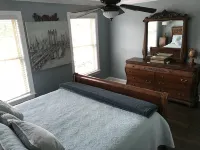 Nashville Get-away, Beautifully furnished, large home, 15 min to downtown Nash! Hotels near Jared