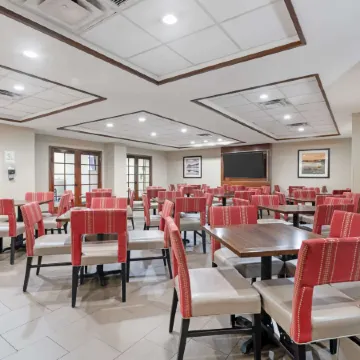 Comfort Suites Downtown Отели рядом с достопримечательностью «Парк Лейк Эола»