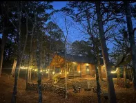Premium Cabin with All the Amenities and Close to Trails. Polk County 호텔