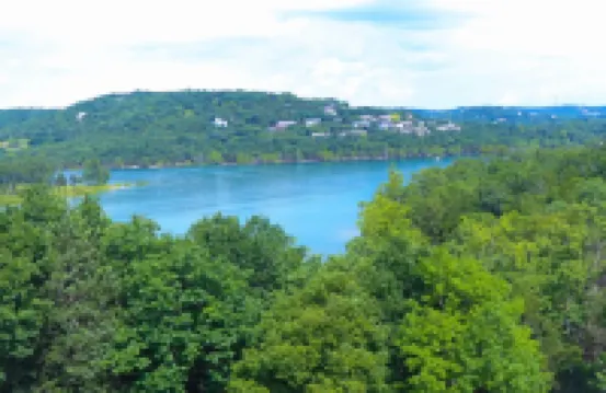 Extra Large 1 bedroom Luxury Condo on the Lake