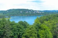 Extra Large 1 bedroom Luxury Condo on the Lake Hotels in Indian Point