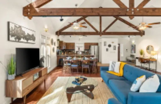 Designer Home in the Heart of Historic Dripping Springs-The Murray House