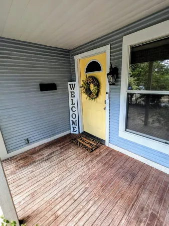 Modern Cabin Style Cottage 1-Block from Historic Downtown McKinney