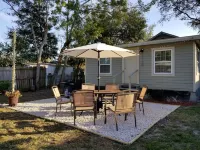 Cozy Country Home 4 Blocks From the Lake
