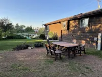 Family-friendly! Walking distance to food, shopping, rentals, boat landing.