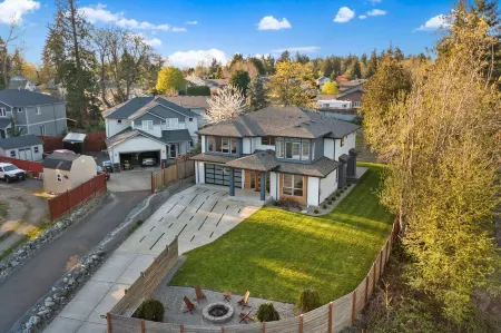 Spacious 5BR/3BA + Game room, Tacoma Home w/ Covered Deck & Fireplace