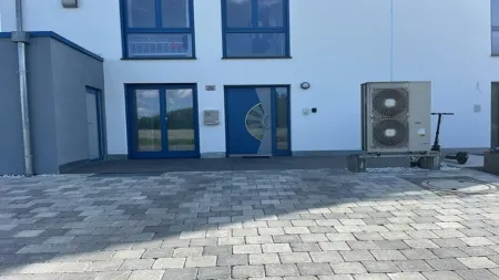 Moderne Ferienwohnung, Platz für 6 Gäste - 2 Schlaf-/ Wohn-/badezimmer, Terrasse