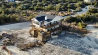 "Parked In The Sand"Corolla 4x4 beach house Ocean views/Wild Horses/Pet friendly