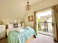 Cosy Cottage for Family Fun with Log-Burner, Spa, Private Parking, EV & Pools