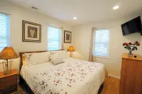 New Coastal House, Steps to Keyes Beach, Main Street, Harbor; AC, Linens, Wi-Fi